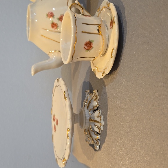 10 piece vintage tea set with pink roses and gold tone trim detailing - Picture 3 of 12